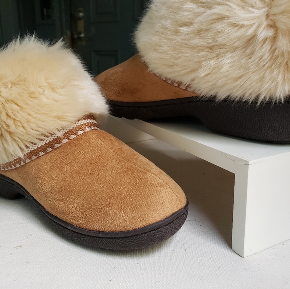 Isotoner slippers lady's 7.5